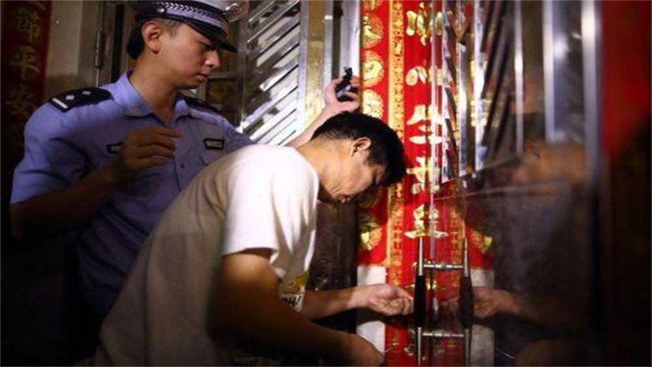 海南州请开锁师傅开了锁后，师傅为什么一般都不进门，就算主人请也不进去？